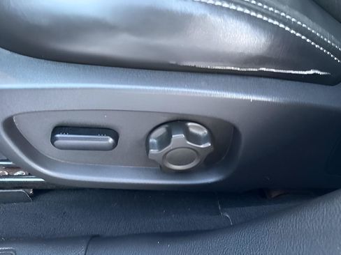 Used 2010 Ford Taurus SEL FWD image 12