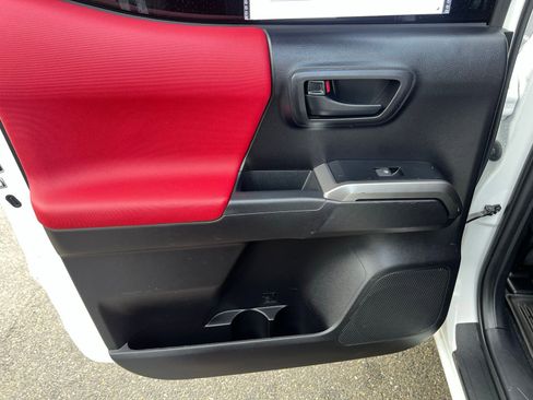 Used 2020 Toyota Tacoma SR5 image 28