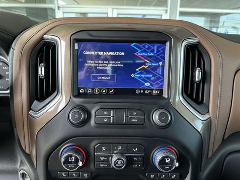 Used 2023 Chevrolet Silverado 2500 High Country w/ Technology Package AWD/4WD image 14