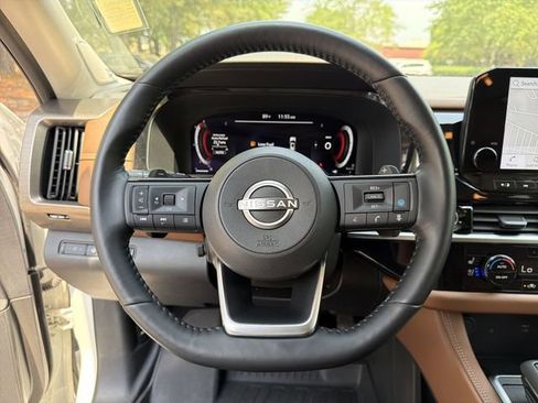 Used 2023 Nissan Pathfinder Platinum AWD/4WD image 14
