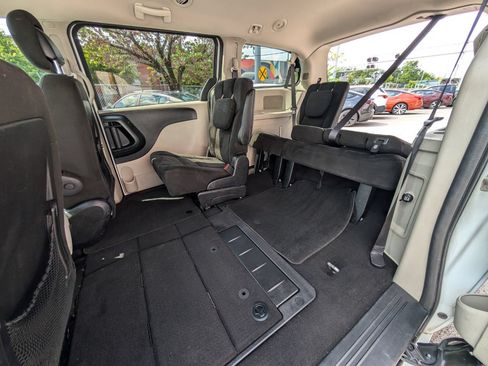 Used 2016 Dodge Grand Caravan SXT FWD image 21