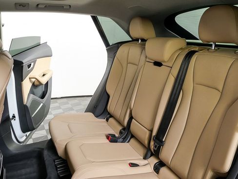 Used 2023 Audi Q8 Premium Plus w/ Premium Plus Package image 22