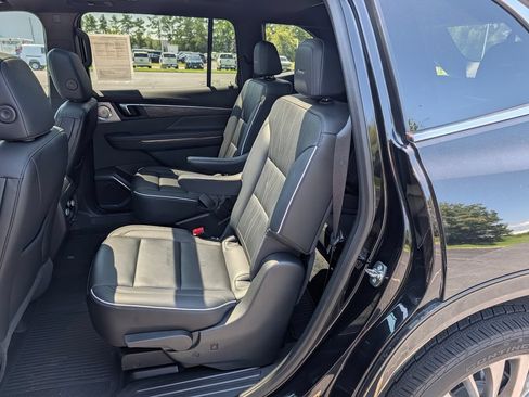 Used 2026 Buick Enclave Avenir w/ Super Cruise Package AWD/4WD image 19