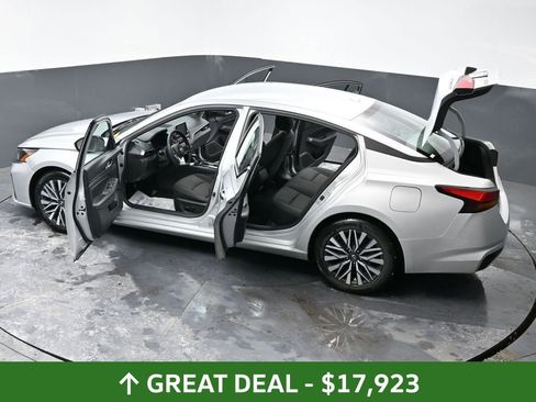 Used 2024 Nissan Altima 2.5 SV FWD image 64