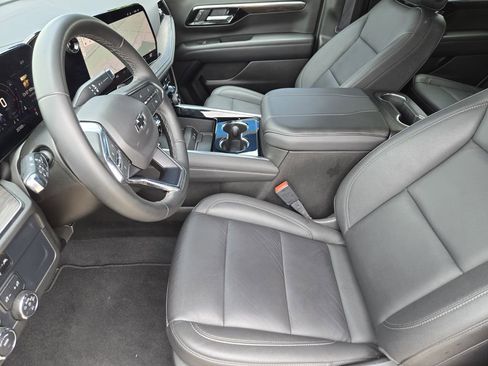 Used 2025 Chevrolet Tahoe Z71 AWD/4WD image 8