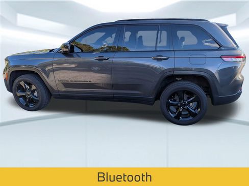 Used 2024 Jeep Grand Cherokee Altitude image 6