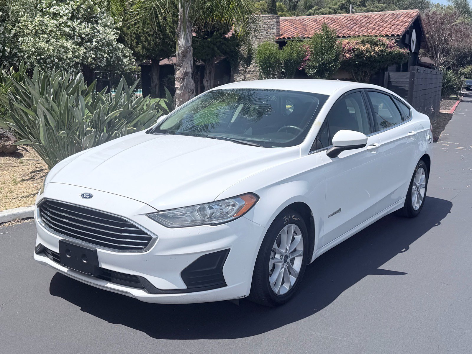 Used 2019 Ford Fusion SE FWD image 1