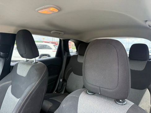 Used 2016 Jeep Cherokee Sport FWD image 16