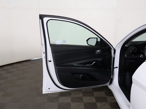 Used 2025 Hyundai Elantra Limited FWD image 21