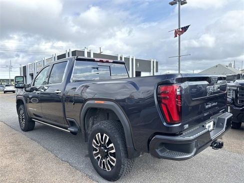 Used 2024 GMC Sierra 2500 Denali Ultimate image 9
