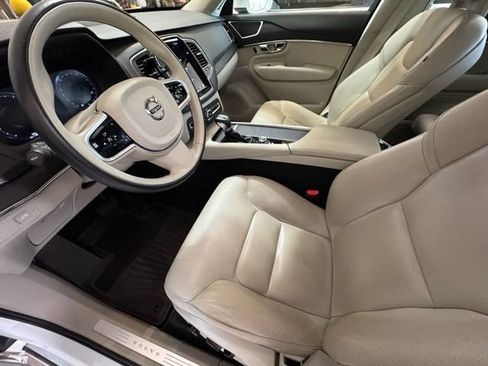 Used 2020 Volvo XC90 T6 Momentum w/ Protection Package Premier AWD/4WD image 4