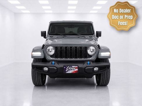 Used 2024 Jeep Wrangler Unlimited w/ Convenience Group AWD/4WD image 2