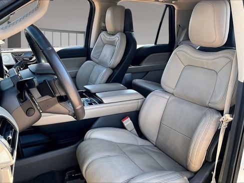 Used 2022 Lincoln Navigator Reserve AWD/4WD image 27