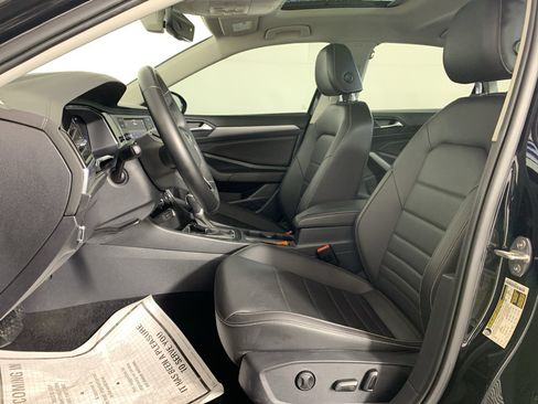 Used 2023 Volkswagen Jetta SE w/ Panoramic Sunroof Package FWD image 15