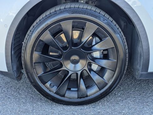 Used 2020 Tesla Model Y Long Range image 25