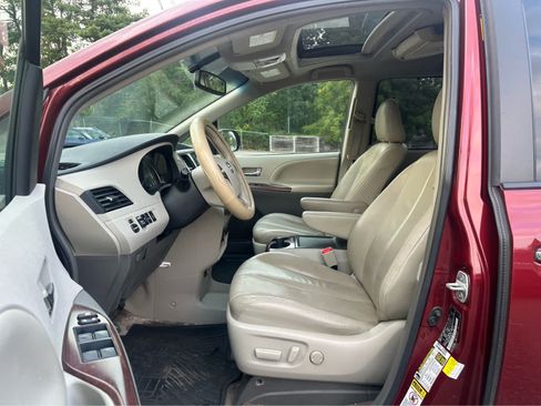 Used 2014 Toyota Sienna XLE AWD/4WD image 9