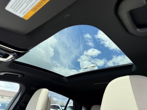 Certified 2025 Mercedes-Benz GLC 300 4MATIC image 5