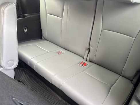 Used 2022 Toyota Highlander Limited image 19