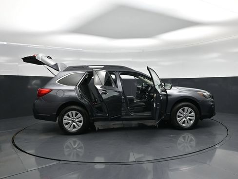 Used 2019 Subaru Outback 2.5i Premium AWD/4WD image 4