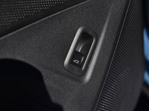 New 2026 Volkswagen Tiguan SE image 9