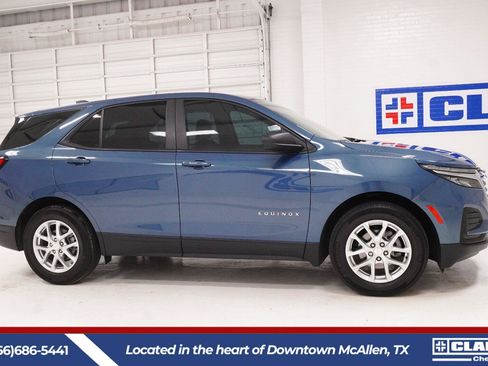 Used 2024 Chevrolet Equinox LS w/ Driver Confidence II Package FWD image 4