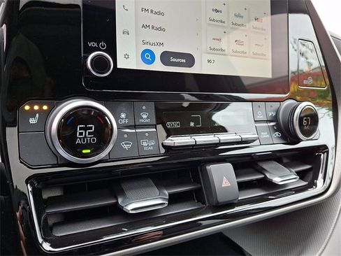 Certified 2023 Toyota Highlander XLE image 19