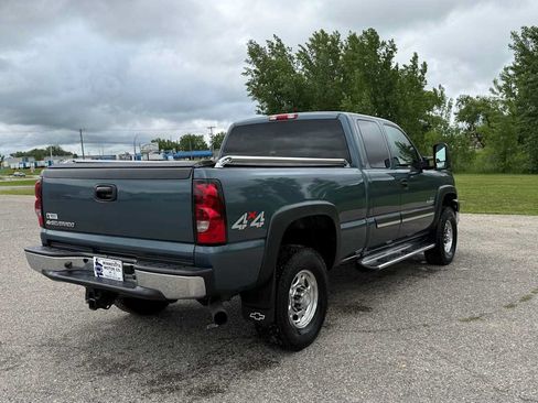 Used 2006 Chevrolet Silverado 2500 LT w/ Heavy-Duty Power Package AWD/4WD image 4