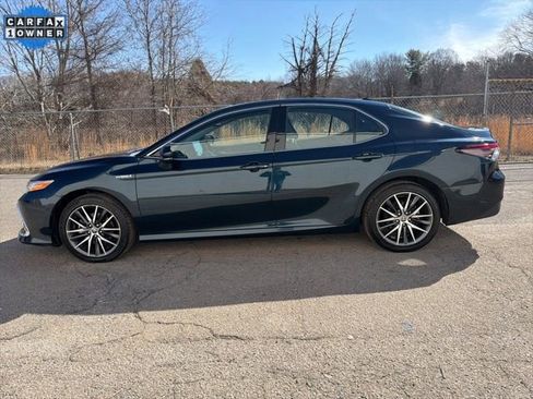 Used 2021 Toyota Camry XLE w/ Cold Weather Package image 5