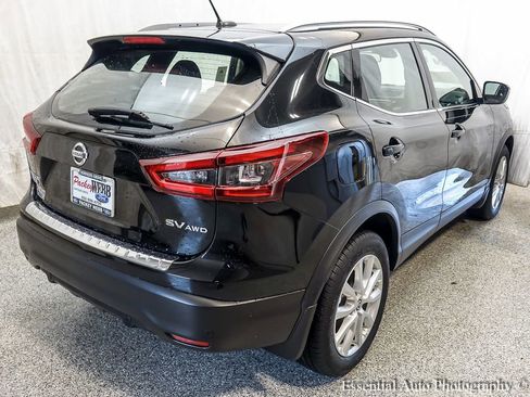 Used 2021 Nissan Rogue Sport SV image 9