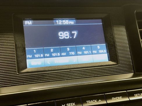 Used 2020 Hyundai Elantra SE image 17