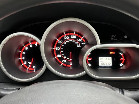 Used 2010 Pontiac Vibe w/ Sun and Wheels Package image 21