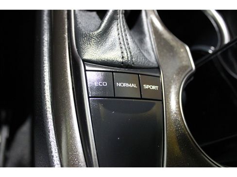 Used 2023 Toyota Camry SE image 33