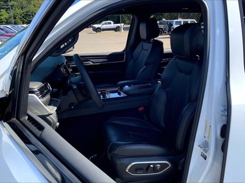 Used 2022 Jeep Wagoneer Series II image 8