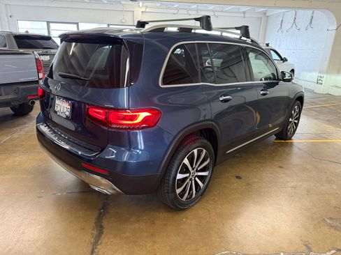 Used 2021 Mercedes-Benz GLB 250 w/ Premium Package image 3
