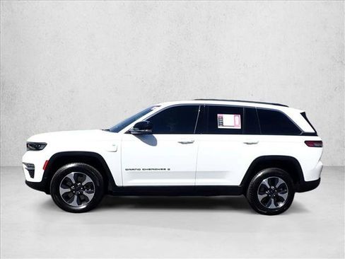 Used 2023 Jeep Grand Cherokee 4WD 4xe image 2