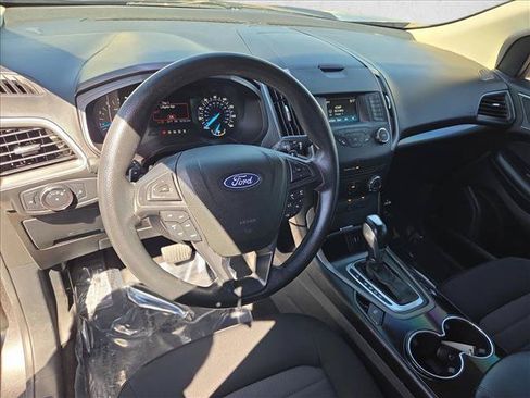 Used 2018 Ford Edge SE FWD image 10