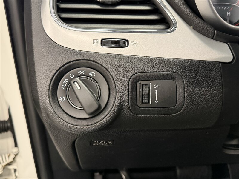 Used 2018 Dodge Journey SE FWD image 19