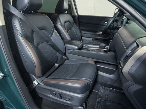 Certified 2023 Nissan Pathfinder Platinum AWD/4WD image 16