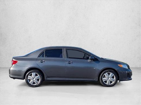 Used 2013 Toyota Corolla LE image 4