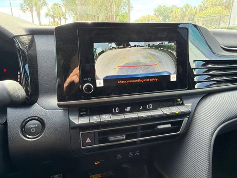 Used 2025 Toyota Camry SE FWD image 11