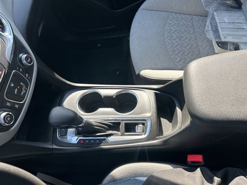 Used 2023 Chevrolet Equinox LT image 38