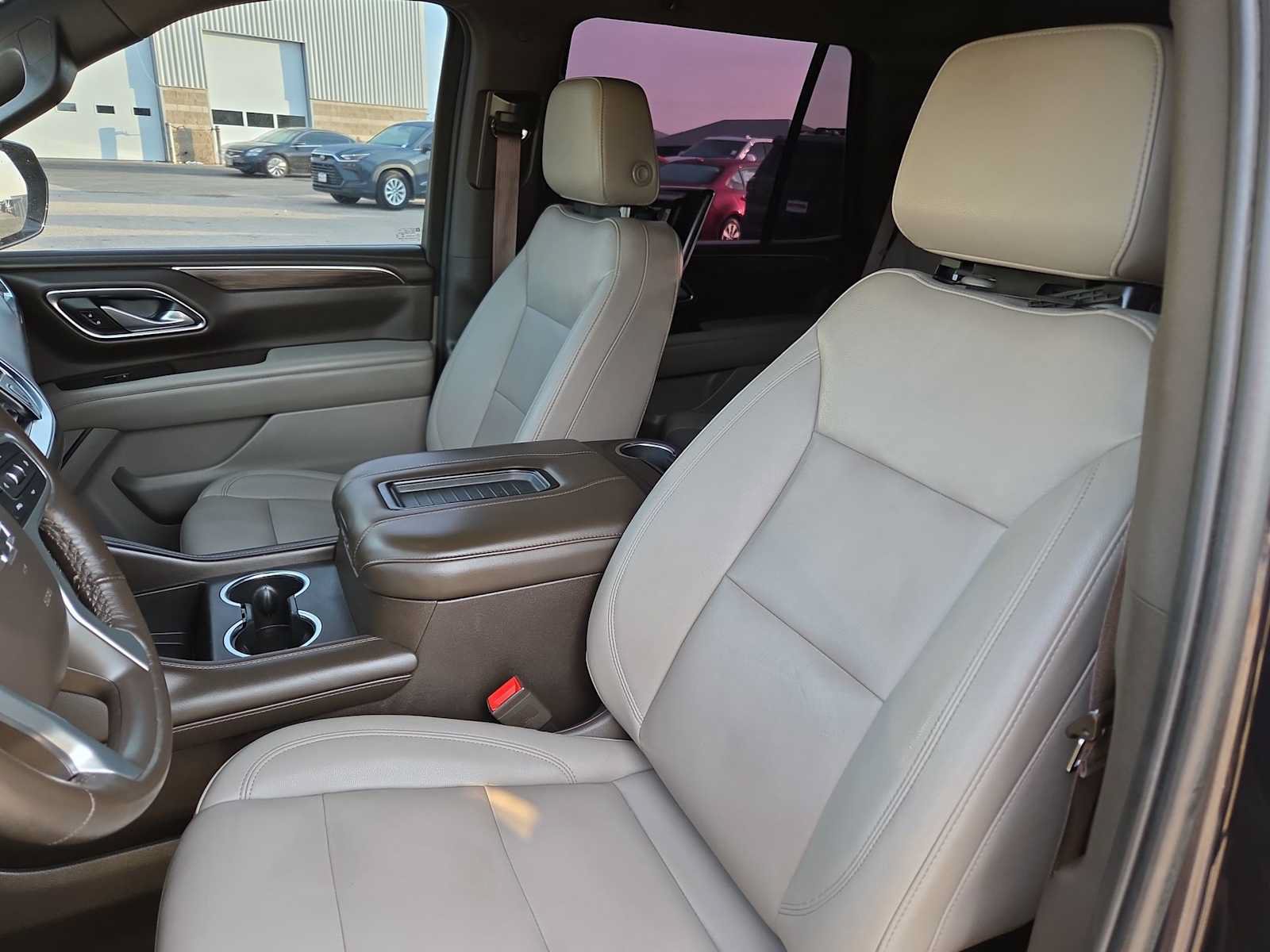 Used 2022 Chevrolet Tahoe Z71 w/ Z71 Off-Road Package AWD/4WD image 15