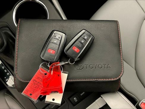 Used 2022 Toyota Highlander XLE image 14