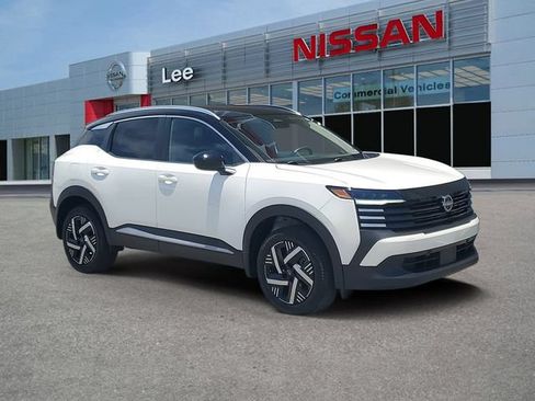 Used 2026 Nissan Kicks SV FWD image 1
