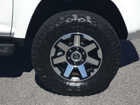 Used 2022 Toyota 4Runner TRD Off-Road AWD/4WD image 12