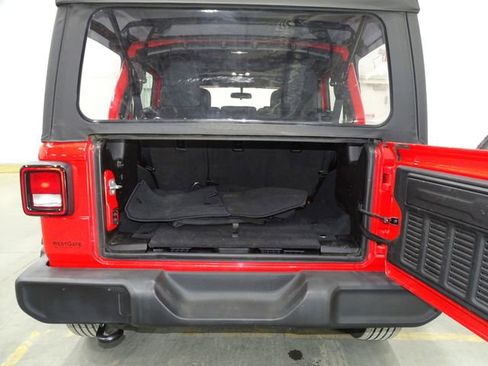 Used 2022 Jeep Wrangler Unlimited Sport image 13