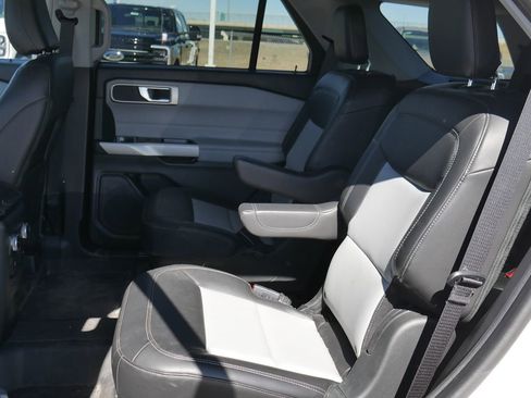 Used 2022 Ford Explorer XLT w/ Equipment Group 202A image 22