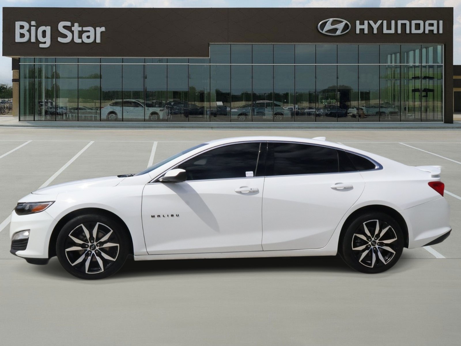 Used 2025 Chevrolet Malibu RS FWD image 2