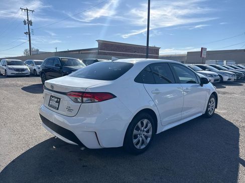 Used 2022 Toyota Corolla LE image 6