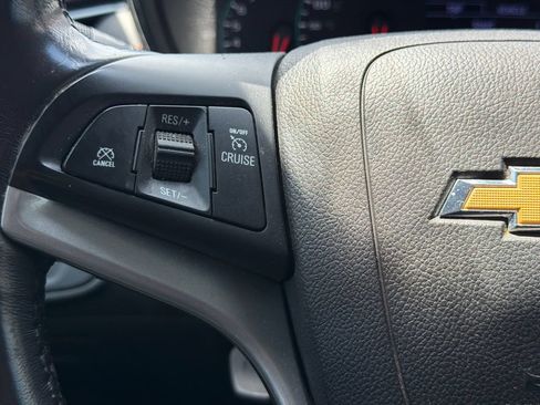Used 2020 Chevrolet Trax LT w/ LT Convenience Package FWD image 28